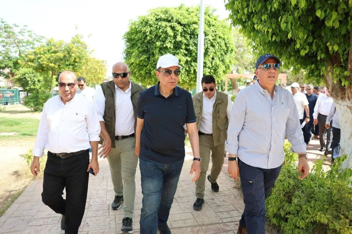 وزير الري ومحافظ المنيا يتفقدان أعمال تطهير النيل وترعة الإبراهيمية