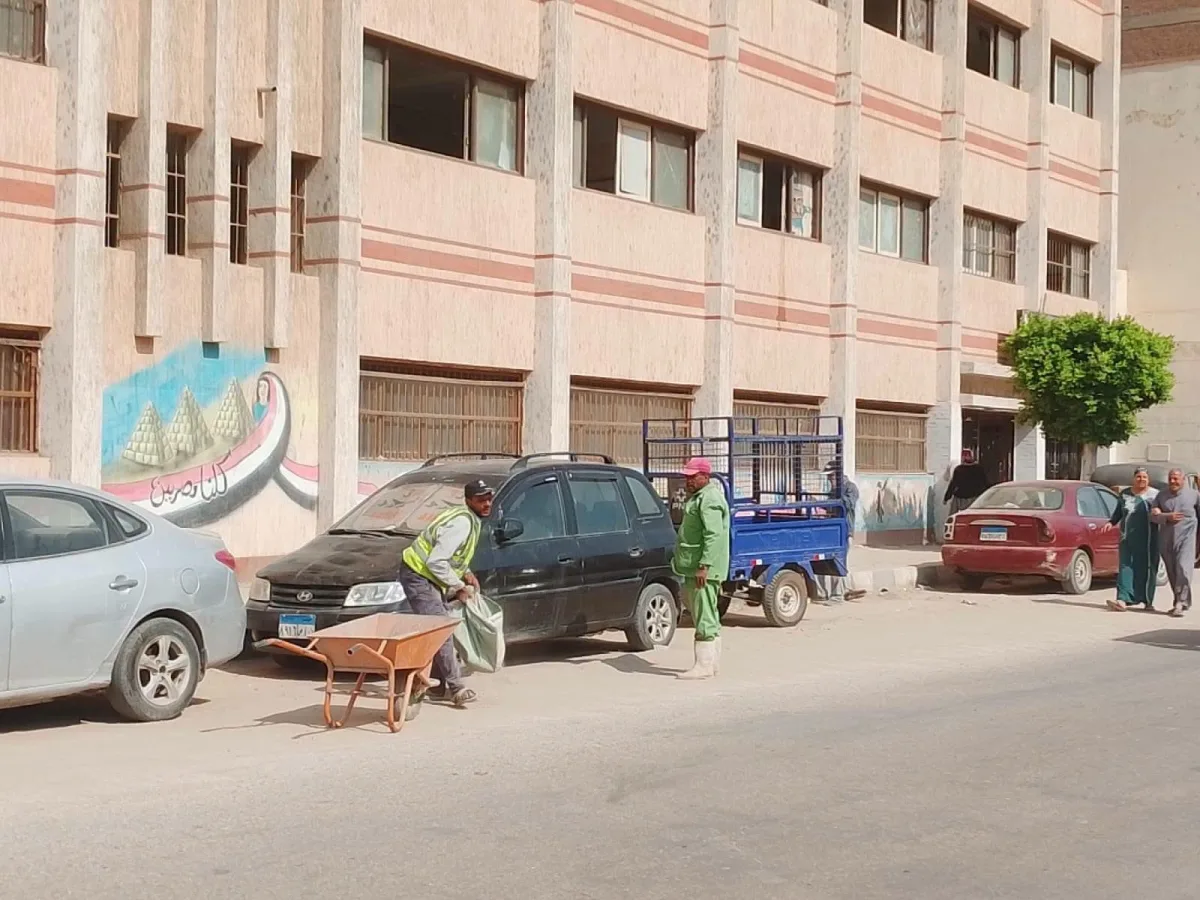 حملات نظافة مكثفة ورفع الإشغالات بمحيط لجان الثانوية بالمنيا