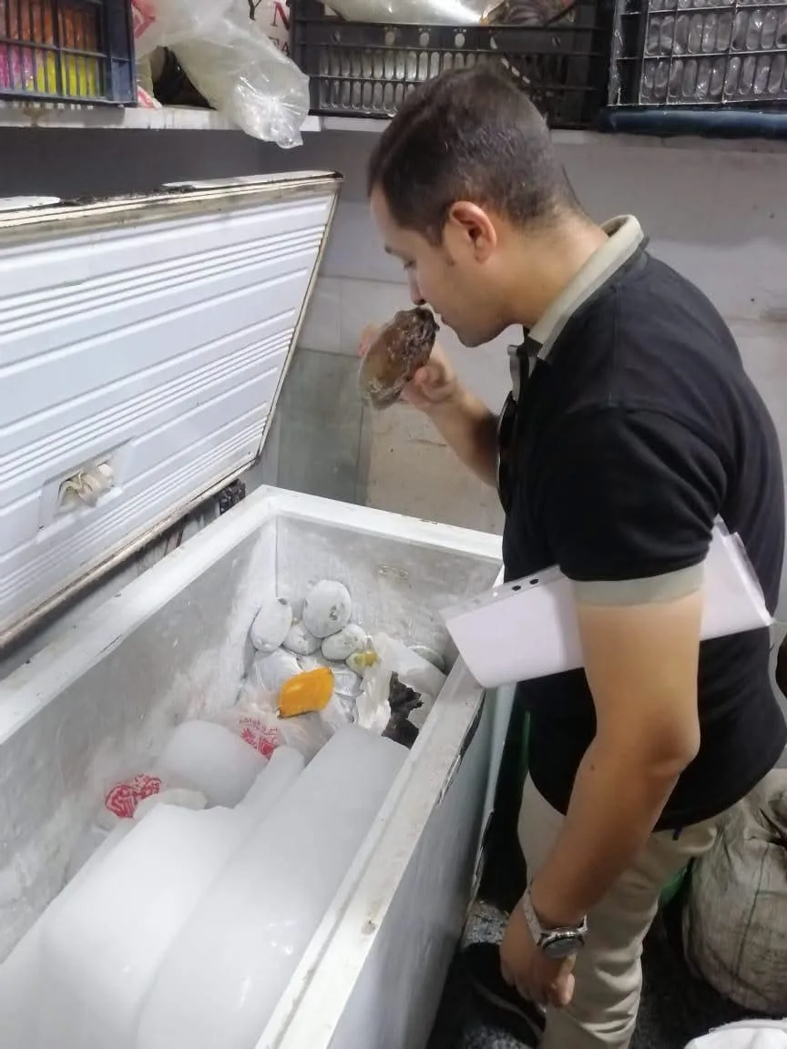 ضبط وإعدام مواد غذائية غير صالحة خلال حملات رقابية مكثفة بملوي والمنيا
