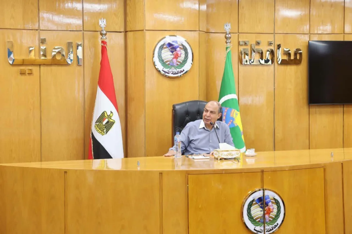 محافظ المنيا يرصد مكافآت للأكثر تميزا فى ملف التصالح