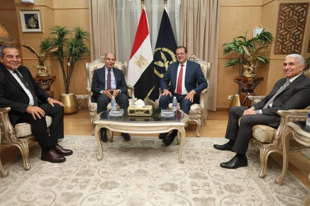 محافظ المنيا يهنئ مدير الأمن الجديد بمناسبة توليه مهام منصبه
