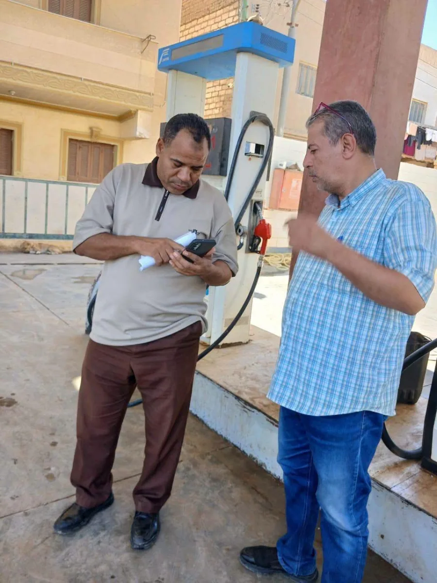 377 مخالفة في حملات تموينية بالمنيا والتحفظ على أكثر من 25 ألف لتر مواد بترولية